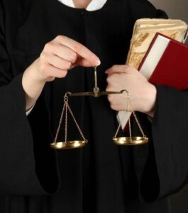 قانون جامعة السلطان قابوس